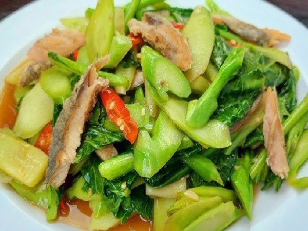 คะน้าปลาเค็ม